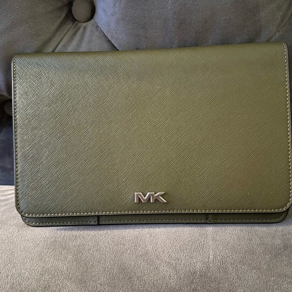 Michael Kors Olive Men's Bag - Picture 4 of 10